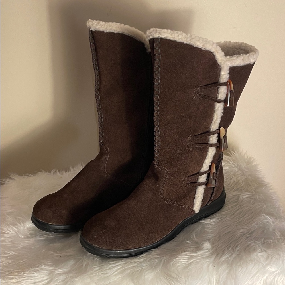 Silhouette Dark Brown Winter Boots with Cream Lining never worn.